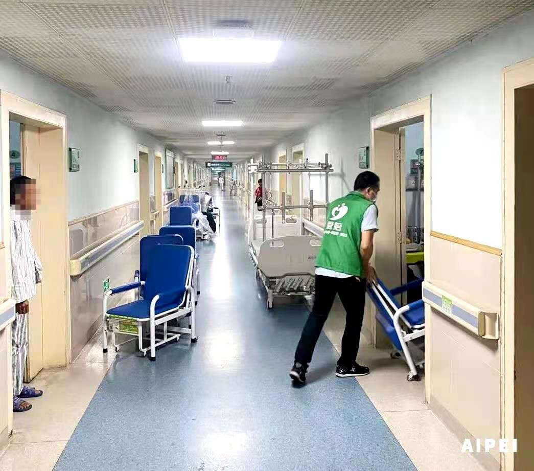 共享陪護(hù)床通過自助租賃來(lái)實(shí)現(xiàn)便利