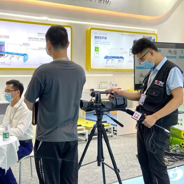 愛陪醫(yī)院共享陪護床頭柜高顏值高標準，提升醫(yī)院病房環(huán)境