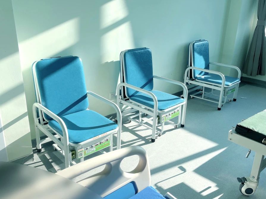 愛(ài)陪共享陪護(hù)床運(yùn)營(yíng)管理員超1000位，其市場(chǎng)定位清晰明了，未來(lái)可期