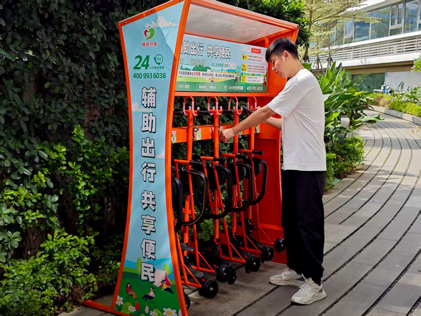 帶娃逛景區(qū)怕折騰？愛(ài)陪共享童車入駐，遛娃輕松沒(méi)負(fù)擔(dān)！