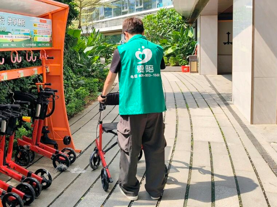 景區(qū)服務(wù)如何提升游客體驗(yàn)？愛陪共享設(shè)備破解全年齡段出行難題！